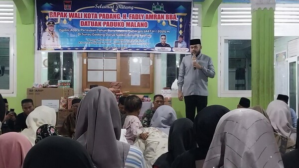 Wako Fadly Amran menghadiri Pawai Obor sambut 1 Muharram 1447 H di Batang Kabung
