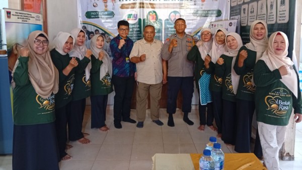 Tim BPVP Padang bersama pengurus Yayasan Berkah Amal Salih dan Berkah Rasa berfoto usai kunjungan pembuatan video success story alumni pelatihan vokasi di Sekretariat yBAS, Kota Padang